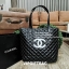 Chanel GWP Tote Bag กระเป๋าสะพายทรง Tote VIP Gift With Purchase (GWP) Limited Edition พรีเมี่ยมกิ้ฟของแท้รุ่นใหม่ล่าสุดจาก Chanel Cosmetic Counter วัสดุหนังนิ่มเรียบลายตารางอยู่ทรงสวยด้านหน้ามีโลโก้แบรนด์ ขนาดกำลังดี เปิดปิดด้วยกระดุมแม่เหล็ก ภายในโล่งกว้