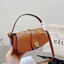 VIP 】CELINE TABOU CLUTCH BAG CELINE MINI CROSSBODY BAG (GWP) วัสดุ Triomphe Canvas หนังสวยอยู่ทรงกันน้ำได้ ขนาดกำลังน่ารัก การออกแบบที่เน้นความเรียบแต่หรู มาพร้อมสายสะพายสั้นและสายสะพายยาว สำหรับสะพายไหล่ สายปรับระดับสั้น-ยาวได้ (ถอดไม่ได้) โดดเด่นที่ด้าน