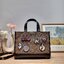 Coach Disney X Coach Dempsey Carryall In Signature Canvas With Patches CC873 คอลเลคชั่นใหม่ กับเหล่ายัยตัวร้าย ที่ไม่มีใครไม่รู้จัก!! กับกระเป๋าทรงโท้ท ไซส์ใหญ่ที่สามารถจุของได้แบบไม่ต้องกังวล ฟังก์ชั่นการใช้งานสะดวกที่สุด ดีไซน์ลวดลายแพทช์โดดเด่น มีทั้งส