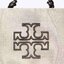 Tory Burch Small Canvas Round Tote กระเป๋าถือหรือสะพายไหล่ วัสดุผ้าcanvas รูปทรงโค้งมน ด้านในโล่ง มี1ช่องซิปและ1ช่องเล็ก น้ำหนักเบา จุของได้เยอะ มาใหม่ล่าสุดไม่ควรพลาดเลยค่า