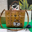 M.C.M Toni Shopper in New Year Tiger Visetos รุ่นใหม่ล่าสุด เฉลิมฉลองวันปีใหม่ทางจันทรคติด้วยการใช้สัญลักษณ์ประจำราศีปี 2022 อย่างสนุกสนาน ด้วยดวงตาเพชรของบาวาเรียที่แสดงถึงความทะเยอทะยานอันเจิดจ้า Tiger สวยก่อนใครเลยค่ะ พร้อมส่งที่ไทย ที่นี่ที่เดียวเลย พ