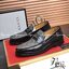 GUCCI Loafers for Men เกรดออริจินอล รองเท้าโลฟเฟอร์กุชชี่ ให้ลุคดูภูมิฐาน หรูหรา เข้ากับทุกชุด ทุกโอกาส วัสดุหนังแท้และแคนวาสอย่างดี ใส่สบาย ไม่กัดเท้า บล็อคมาตรฐาน 1:1 เป็นรองเท้าที่คุณผู้ชายควรมีติดตู้ภาพถ่ายจากงานขายจริง ใช้งานต่างประเทศได้