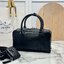 ORI หนังแท้ | Prada Antique nappa leather multi-pocket top-handle bag กระเป๋าสะพายทรง keepall มีช่องซิปด้านหน้าพร้อมหูจับ งานหนังยับดีไซน์เอฟเฟกต์เท็กซ์เจอร์ที่มีเสน่ห์สไตล์วินเทจ พร้อมทริกห้อยเพิ่มสไตล์สัมผัสที่โดดเด่นและร่วมสมัยยิ่งขึ้น