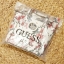GUESS OPEN ROAD FLORAL MINI TOTE กระเป๋าถือหรือสะพายขนาดกำลังดี วัสดุหนังซาฟิโน่แต่งลายดอกไม้อ่อนหวานสดใส ฐานตั้งอยู่ทรง เปิดปิดด้วยซิป ใส่กระเป๋าสตางค์ยาวได้ สายสะพายปรับระดับได้ สวยน่าใช้จริงๆจ้า
