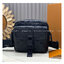 TOP ORI หนังแท้ | LV Getaway Messenger Bag กระเป๋าสะพายทรงแมสเซนเจอร์ ขนาดกะทัดรัดเพรียวบางตอบโจทย์การใช้งานเป็นได้ทั้งกระเป๋าเพาช์และกระเป๋าแมสเซนเจอร์ งานหนัง Monogram Shadow ผสานการประทับลาย Monogram อย่างกลมกลืน