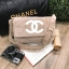 Chanel Beaute Crossbody Bag กระเป๋าสะพาย VIP. GIFT ของแท้ จาก Chanel Cosmetic วัสดุขนวูฟสีดำหนานุ่ม ตัดโลโก้แบรนด์หนังแก้วสวยโดดเด่น น้ำหนักเบา เปิดปิดด้วยฝาปิดกระดุมแม่เหล็ก ใบใหญ่กำลังดี ใส่ iPad, กระเป๋าสตางค์ใบยาว, และของจุกจิกได้เยอะ มาพร้อมสายยาวเลื
