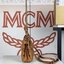 M.C.M MILLIE TOP ZIP CROSSBODY IN VISETOS รุ่นหายากที่สาวๆตามหา เพราะดีไซน์ยูนิค เรียบแต่มีดีเทลความหรู ๆ กระเป๋าสะพายที่มาพร้อมสาย 2 แบบ สายโซ่คล้องไหล่ คล้องแขน และสายหนัง crossbody ให้ปนับใช้ได้ตามใจชอบ วัสดุหนังแคนวาสคุณภาพดี ใช้งานง่ายด้วยซิป ใส่โทรศ