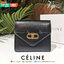CELINE SHORT WALLET VIP GIFT WITH PURCHASE (GWP) พรีเมี่ยมกิ๊ฟ Limited จาก CELINE HAUTE PARFUME DUTYFREE COUNTER หนังเรียบสวยอยู่ทรงมีโลโก้ด้านหน้า เปิดปิดด้วยฝาพับกระดุม พกพาสะดวก ภายในมีช่องแบ่งหลายช่อง มีทั้งช่องใส่รูปและช่องใส่บัตร ช่องใส่ธนบัตร ใส่แบ