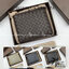 หนังแท้ BOTTEGA VENETA WALLET / BV Wallet พร้อมส่งที่ไทย กระเป๋าสตางค์ใบสั้นคุณผู้ชาย รุ่นตามหา มาเท่าไหร่ไม่เคยพอเลยค่า เป็นรุ่นคลาสสิกที่หยิบมาใช้งานได้บ่อยที่สุด งานหนังลูกวัวแท้ทั้งใบ ใช้ทนทานได้นาน ใช้ทนทานได้นานภาพสินค้าถ่ายจากงานขายจริง ใช้งานต่างป