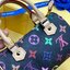 VIP 】LOUIS VUITTON Monogram Multicolor Mini Speedy พร้อมส่งความน่ารักค่ะ! กระเป๋าทรงหมอนไซด์มินิ หนังแกะแท้นิ่มสวยงามค่ะ เปิดปิดกระเป๋าแบบซิป ภายในสามารถใส่มือถือได้ กระเป๋าเงินใบกลางได้ พาสปอร์ตได้ค่ะ