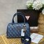 Guess Handbag with Small Shoulder Strap Tyren SG796605 New collection!! Guess ทรงหมอน ขนาดเล็ก ลายซิกเนเจอร์แบรนด์ ทรงหมอนยอดฮิต มีให้เลือก 5 สี สีสวยคลาสสิก เข้ากับง่ายกับทุกชุด ปิด/เปิด ด้วยซิป ภายในโล่งกว้าง แยกเป็นสัดส่วนใช้งาน ซับในตราแบรนด์ ใส่กระเป
