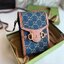 Gucci Horsebit 1955 mini bag / Gucci Phone Bag ออริจินอล เกรดสลับใช้แทนใบจริงได้ รุ่นยอดฮิต ไซส์มินิ ที่ใครๆก็ต้องรู้จัก!! กับกระเป๋าขนาดมินิในรูปแบบผ้าแจ็คการ์ดสีขาวงาช้างและน้ำเงิน ได้รับแรงบันดาลใจมาจากดีไซน์ดั้งเดิม ซึ่งแอคเซสเซอรี่นี้โดดเด่นด้วยรายละ