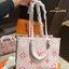พร้อมส่ง 2 ไซส์ 2 สี โทนพาสเทล 💖💖 LV OnTheGo Leather Handbag / LV Tote Crossbody Bag กระเป๋าทรงโท้ทเวอร์ชั่นดั้งเดิม งานหนังเต็มใบ โทนสีพาสเทลละมุน ปั้มโลโก้ไล่สีเป็นเอกลักษณ์