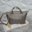 สีมาใหม่ค่า 🐼New arrival! KEEP ทรง longchamp รุ่น Duo Sister - สี Smoke Grey ตัวกระเป๋าหนังแกะสังเคราะห์ ลายหนังสวยมากๆคะ นิ่ม สุดๆ รุ่นนี้ จะมี 2 ขนาด คือ mini และ basic ไซด์