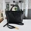 OUTLET 】TORY MCGRAW SMALL DRAWSTRING กระเป๋าถือหรือสะพายข้าง วัสดุหนังวัวแท้ อะไหล่ทอง เปิด-ปิดด้วยสายหนังรูด จะถือหรือสะพายข้างได้Crossbodyได้ น้ำหนักเบาจุของได้เยอะ ด้านหน้าประดับโลโก้แบรนด์ ด้านในมีช่องเล็กสำหรับใส่บัตรใส่ตังค์ได้ มีสายยาว ปรับสายได้ ถ