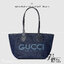 GUCCI Totissima reversible tote bag กระเป๋าสะพายทรงโท้ทเดนิม ใหม่ล่าสุด กลับด้านใช้ได้ 2 ด้านสวยเริ่ดมากๆ ด้านเดนิมสีเข้มพิมพ์ชื่อแบรนด์สวยโดดเด่น อีกด้านลายโมโนแกรมเต็มใบ ปรับใช้งานได้ไม่มีเบื่อ