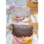 LV POCHETTE ACCESSOIRES กระเป๋าสะพายทรงพอช สุดฮอต ดีงาม ดีไซน์คลาสสิควินเทจ ขนาดกำลังสวย ประหยัดพื้นที่ มาพร้อมสายคล้องโซ่ และสายสะพายหนัง เป็นไอเท็มที่เหมาะในทุกโอกาส สะพายปรับลุคได้หลายสไตล์ รับรองคุ้มค่าจริงๆจ้า