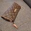 LV CROSSBODY CLUTCH BAG WITH CHAIN / LV Eva Clutch Crossbody Bag กระเป๋าสะพายวีไอพีพรีเมี่ยม วัสดุหนังแคนวาสคุณภาพ โลโก้เพลทอะไหล่ทอง คมชัด หรูหรา เปิด-ปิดกระเป๋าด้วยซิป ภายในเป็นช่องโล่ง ใส่ของใช้สำคัญได้สบายๆ มือถือ พาวเวอร์แบงค์ เครื่องสำอางค์ ของจุกจิ