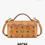 M.C.M ROCKSTAR VANITY CASE IN VISETOS กระเป๋าใส่เครื่องสำอางค์ ทรงกล่องสวย ที่สามารถใช้เป็น everyday bag สะพายได้ทุกวัน พกของสำคัญก็ยังได้ ใส่มือถือได้ทุกรุ่น ดีไซน์เอกลักษณ์ ใช้งานได้สะดวกด้วยซิปรูด ภายในมีช่องแบ่ง มาพร้อมสายสะพายและหูจับในตัว ปรับ