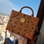 M.C.M SOFT BERLIN CROSSBODY BAG กระเป๋าสะพายดีไซน์ใหม่ ทรงกล่องคลาสสิคที่ดัดแปลงให้ดูนุ่มนวลและทันสมัย ใช้งานได้สะดวกคล่องตัวมากขึ้น ด้วยสายสะพายครอสบอดี้ วัสดุหนังแคนวาสคุณภาพดี เปิด-ปิดด้วยตัวล็อคแน่นหนา ภายในโล่งกว้าง มีช่องซิปให้ 1 ช่อง ใบนี้ถอด