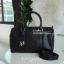 CHANEL CAVIAR HANDBAG VIP GIFT BAG กระเป๋าทรงหมอนขนาดกำลังดี #สวยหรูมาก งานพรีเมี่ยมกิ๊ฟของเเท้จาก CHANEL COUNTER แบรนด์ดัง หนังคาเวียร์เต็มใบ ด้านหน้าปั้มจมโลโก้สวยหรู เปิดปิดด้วยซิป ประดับTAG โลโก้แบรนด์อะไหล่ทอง มาพร้อมที่ล้อคกุญแจแสนเก๋ ใช้งานได้จริง 