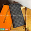 หนังแท้ LOUIS VUITTON LONG WALLET กระเป๋าสตางค์ผู้ชายใบยาว ไอเท็มสุดฮิต ติดทุกกระแส แรงไม่เคยตก รุ่น unisex ที่จะหนุ่มๆสาวๆ ก็เลิฟได้หมด!! ใบยาวขนาดกำลังเหมาะมือ ถือแล้วขับผิวทุกสี วัสดุหนังแท้ทนทาน ภายในมีช่องใส่บัตรเยอะ แบ่งสัดส่วนสวยงาม ในราคาที่จับต้อ