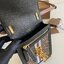 หนังแท้ BURBERRY FRAGRANCES CROSSBODY BAG / Burberry crossbody mini bag Original กระเป๋าสะพายขนาดมินิน่ารัก ใช้งานง่าย งานหนังแท้เกรดออริจินอลพิมพ์ลายคมชัด ทรงเหลี่ยมแนวตั้งดีไซน์สวยหรูอยู่ทรงมีโลโก้แบรนด์ด้านหน้า เปิดปิดด้วยฝาปิดสัญลักษณ์รูปตัวB ภายในโล่