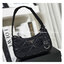 รุ่นใหม่แนะนำ!! กับงานพรีเมี่ยมกิ้ฟท์ PRADA HANDBAGS ขนาดกะทัดรัด **อะไหล่เงิน วัสดุทำจากหนัง Pu อย่างหนาลายตารางสวยหรูดูดี อยู่ทรง กันน้ำได้ หายห่วงคะ ด้านหน้ามีโลโก้แบรนด์ เปิดปิดด้วยซิป มาพร้อมสายผ้า ไม่สามารถถอดได้ ภายในบุผ้าลายPrada และป้ายโลหะแบรนด์