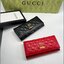 GUCCI LONG WALLET / GUCCI WALLET กระเป๋าสตางค์ใบยาว งานหนังแท้ ผสมผสานความสง่างามและคลาสสิกที่เข้ากับยุคสมัย ด้านหน้าโดดเด่นด้วยซิกเนเจอร์แบรนด์ เป็นอีกหนึ่งรุ่นที่ดาราเชเลปใช้กันเยอะมาก พร้อมส่งที่ไทย ภาพสินค้าถ่ายจากงานขายจริง ใช้งานต่างประเทศได้ค่ะ