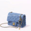 CHANEL Mini Flap Bag Denim Pearl Gold Hardware 18cm พร้อมส่งที่ไทย วัสดุผ้าเดนิมสีน้ำเงินแท้ พร้อมฮาร์ดแวร์โทนสีทองโบราณ และมีฝาปิดด้านหน้าปิดแบบเทิร์นล็อค CC ซิกเนเจอร์ของแบรนด์ ภาพสินค้าถ่ายจากงานขายจริง ใช้งานต่างประเทศได้