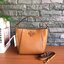 คอลเลคชั่นขายดี มากี่รอบๆ ก็หมดไวทุกรอบ!! TORY BURCH MCGRAW MINI BUCKET BAG กระเป๋าสะพาย และ ถือ คล้องแขน ทรงถัง สะพายได้ 2 ทรง ผลิตจากหนังแท้ หนังลูกวัว หนังนุ่ม หนังหอม น้ำหนักเบามากกก!! หนังลื่น นิ่มสวยมากๆ!! ด้านหน้าประดับโลโก้แบรนด์ ภายในโล่งกว้าง มี