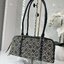 TORY BURCH Small T Monogram Marshmallow Satchel / Tory Burch tote handbag พร้อมส่ง 2 สี ใหม่ล่าสุด กระเป๋าสะพายไหล่ดีไซน์สุดทันสมัย ตัดเย็บสวยงาม ผ้า jacquard ตัดหนัง เปิด-ปิดแบบซิป มีช่องแบ่ง 2 ช่อง มีซิปลับด้านใน ใส่ของได้เยอะมากๆ ค่ะ
