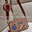 COACH C6744 CHARTER SLIM CROSSBODY IN SIGNATURE CANVAS WITH PATCHES คอลเลคชั่นฮอลิเดย์ สดใสพร้อมปังพร้อมส่ง!! น่ารักมากๆกับดีไซน์สกีเรทโทรวินเทจ วัสดุหนังแคนวาสเคลือบลายสลับหนังแท้ โดดเด่นด้วยแพทช์ลายสวยคม ดีเทลความเลิศมันอยู่ตรงนี้!! ตรงที่มีน้องใบเล็กมา