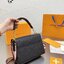 LOUIS VUITTON Twist Shoulder Bag MM / LV Twist MM ที่สุดของความสวยคลาสสิคย้อนยุค กระเป๋าสะพายที่มีลูกเล่น เพิ่มดีเทลให้น่าใช้งาน ด้วยสายสะพายแบบสปอร์ต ที่ปรับเปลี่ยนใช้ได้หลากหลาย วัสดุหนัง epi สวยคม ทนทาน ลวดลายเส้นไม้ แบบไม่มีใครซ้ำ เลิศๆไปอีกกับโลโก้สี