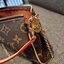 LV CROSSBODY CLUTCH BAG WITH CHAIN / LV Eva Clutch Crossbody Bag กระเป๋าสะพายวีไอพีพรีเมี่ยม วัสดุหนังแคนวาสคุณภาพ โลโก้เพลทอะไหล่ทอง คมชัด หรูหรา เปิด-ปิดกระเป๋าด้วยซิป ภายในเป็นช่องโล่ง ใส่ของใช้สำคัญได้สบายๆ มือถือ พาวเวอร์แบงค์ เครื่องสำอางค์ ของจุกจิ