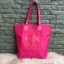 COACH nylon tote bag กระเป๋าสะพายทรง tote วัสดุ nylon หูหิ้วหนัง+ nylon ด้านหน้าปั๊ม logo brand เปิดปิดด้วยกระดุมแม่เหล็ก ภายในกว้าง ใส่ A4 ได้ และมีช่องซิปเล็กใส่ของจุกจิก ใบนี้จุได้เยอะ ทนทานทำความสะอาดง่ายค่ะ สวยทุกสีค่ะ