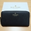 กระเป๋าสตางค์ใบยาวซิปรอปยี่ห้อ KATE SPADE กระเป๋าเงินหนังลาย saffiano อะไหล่สีทอง น้ำหนักเบา ด้านในมีช่องซิปใส่เหรียญ ใส่บัตร ใส่ธนบัตรได้จำนวนมาก ใบนี้สวยรับทรัพย์จริงๆ นานๆมาทีนะคะสีนี้ รีบคว้าด่วนเลยคะ