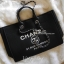 Chanel tote canvas bag จากงานพรีเมี่ยม VIP GIFT รุ่นดังเลยค้า Size ใหญ่อลัง บอกเลยว่า *งานดีที่สุด ตัวกระเป๋า กระเป๋าผ้าเป็นผ้า canvas เนื้อดีสมราคา สัมผัส นุ่มลื่นมือมากกกก อะไหล่เงินปั้มแบรนด์แท้ทั้งใบ ด้านหน้าปัก logo แบรนด์สุดหรู จุของได้เยอะมากก มีช่