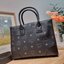 M.C.M SMALL MUNCHEN TOTE IN VISETOS พร้อมส่ง 3 สี กระเป๋าโท้ทไซส์เล็ก ขนาดกำลังสวย พกพาง่าย ใหม่ล่าสุด ที่ใช้สามารถใช้ได้ทั้งหนุ่มๆและสาวๆ รูปทรงคลาสสิค