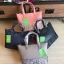 Kate Spade INA Greta Court Glitter Crossbody กระเป๋าถือหรือสะพายใบเล็ก วัสดุหนัง Saffiano สวยหรู ด้านหน้าประดับโลโก้สีทองสวย ก้นกระเป๋ามีดีเทลด้วยGlitter วิ้งๆดูหรู ภายในมีช่องซิปและช่องเล็ก สามารถใส่ ipad mini กระเป๋าสตางค์ใบยาวและของจุกจิกได้เยอะ มีหมุด