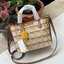 Tory burch perry fil coupe small triple-compartment tote กระเป๋าทรง Tote ยอดนิยม เหมาะอย่างยิ่งสำหรับการเป็นกระเป๋าคู่ใจ ใช้ในชีวิตประจำวัน ฐานกระเป๋ามีความแข็งแรงทนทานต่อการใช้งาน ภายในกระเป๋ากว้างขวาง ตอบสนองการใช้งานสูงสุด ตัวกระเป๋าตัดเย็บจากหนังแท้แล