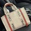 CHLOÉ Woody large leather-trimmed cotton-canvas tote กระเป๋าแบรนด์ดังจากสัญชาติฝรั่งเศส เป็นที่ชื่นชอบของเซเลบริตี โคลเอ้รุ่นนี้เป็นสไตล์วินเทจ เรียบหรูและดูดี ออกแบบมาเพื่อการใช้งานที่ง่ายแสนง่าย และยังจุของได้ไม่น้อยเลยทีเดียว เพิ่มความมีเสน่ห์และแข็งแร