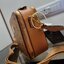 M.C.M KLASSIK CROSSBODY BOX BAG ไอเท็มขวัญใจเซเลปอีกหนึ่ง!! กระเป๋าสะพายครอสบอดี้ดีไซน์ทรงกล่อง ด้วยรูปลักษณ์ที่มีสไตล์ สามารถใช้กับลุคแคชชวล หรือลุคไหนๆก็ทำให้ดูโดดเด่นขึ้นมาได้ วัสดุหนังแคนวาสคุณภาพดี เปิด-ปิดด้วยซิป มีช่องหลัก 2 ช่อง มาพร้อมสายสะ