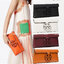 Tory burch Miller Metal clutch กระเป๋าคลัทช์ดีไซน์เรียบหรูออกแบบมาได้อย่างลงตัว ด้วยรูปทรงที่สวยงามและทันสมัย จากแบรนด์ Tory Burch ขนาดกำลังดี สามารถใส่กระเป๋าสตางค์หรือเครื่องสำอางค์ได้ตามขนาดกระเป๋า ในเรื่องของดีไซน์และLogo DoubleT เฉดเดียวกับสีของกระเป