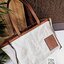 พรีเมี่ยมกิ๊ฟแท้ 100% 】LOEWE TOTE BAG VIP GIFT WITH PURCHASE (GWP) Limited Edition จาก "LOEWE PERFUME DUTYFREE" วัสดุ Canvas&Leather ใบใหญ่ น้ำหนักเบา ภายในโล่งกว้างและจุ ใส่เอกสารA4 เสื้อผ้าสัมภาระของใช้ได้เยอะจุใจ