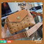 M.C.M ESSENTIAL CROSSBODY IN VISETOS กระเป๋าสะพายข้าง สวยอยู่ทรง ดีไซน์ไม่ซ้ำใคร มาพร้อมสายสะพายถึง 2 แบบ ปรับเปลี่ยนใช้ได้ไม่มีเบื่อ วัสดุหนังแคนวาสสลับหนังแท้ เปิด-ปิดกระเป๋าด้วยตัวบิดล็อคแน่นหนา ด้านหลังมีช่องเก็บบัตรได้ ภายในโล่งกว้าง แบ่งสัดส่วน เป็น
