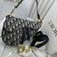 DIOR Medium Saddle Bag with Strap Blue Dior Oblique Jacquard / Black Grained Leather กระเป๋าสะพายทรงอานม้าเอกลักษณ์ของแบรนด์แห่งตำนานความหรู