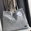 ORI 🥂 Baobao Issey Miyake Cart geometric tote bag / Miyake Cart Tote Bag รูปทรงที่สร้างขึ้นโดยบังเอิญ' เสื้อผ้าที่มีโครงสร้างและได้รับการออกแบบทางวิศวกรรมอันเป็นเอกลักษณ์ของแบรนด์ ส่งต่อไปยังเครื่องประดับที่น่าประทับใจและไร้กาลเวลาเหล่านี้ กร