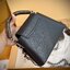 LV Capucines East-West Mini Bag กระเป๋าถือสุดหรู ดีไซน์สวยสีดำคลาสสิค ไซส์มินิดีงามม้ากกกก!! มาพร้อมหูจับในตัว ด้วยรูปทรงวินเทจ ทำให้ไอเท็มนี้สะกดทุกสายตาจริงๆ