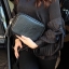 รุ่นใหม่ล่าสุด KEEP รุ่น Crocodile Box clutch&shoulder bag กระเป๋าลายจรเข้สะพายทรงน่ารัก ตัวกระเป๋าถอดสายถือเป็นคลัช ออกงาน หรือสะพายพาดลำตัวได้เลย จุดเด่น ที่ตัวกระเป๋าขนาดกะทัดรัด คะ สวย ทน ดูแลทำความสะอาดได้ง่าย